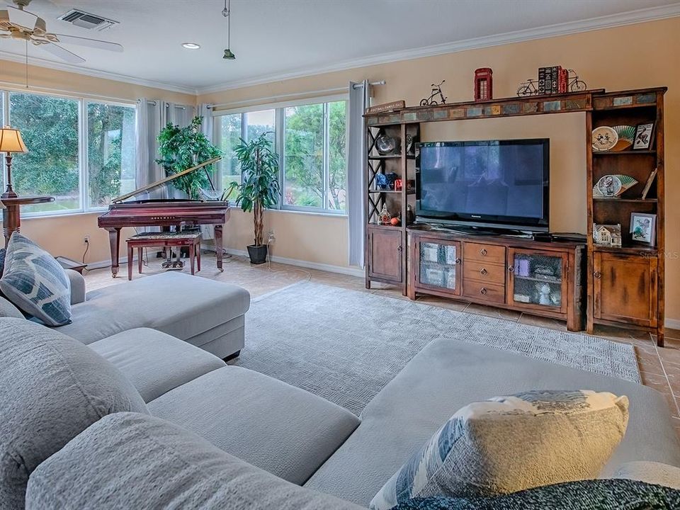 En Venta: $575,000 (3 camas, 2 baños, 2520 Pies cuadrados)