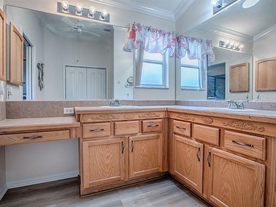 En Venta: $575,000 (3 camas, 2 baños, 2520 Pies cuadrados)