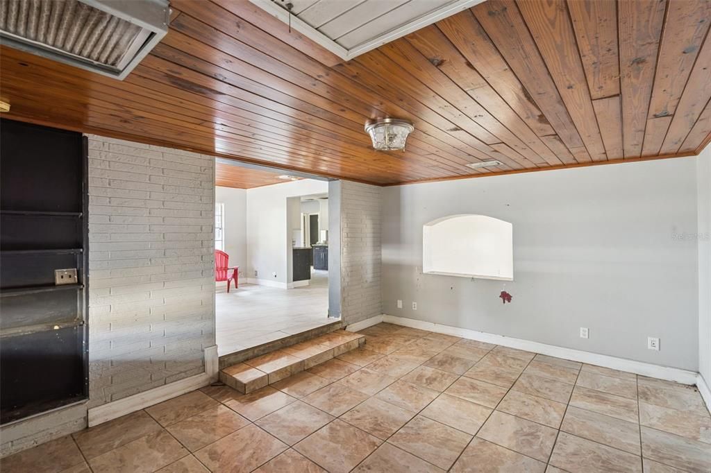 For Sale: $350,000 (3 beds, 1 baths, 2250 Square Feet)