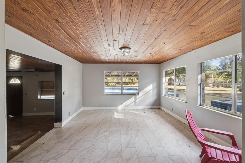 For Sale: $350,000 (3 beds, 1 baths, 2250 Square Feet)