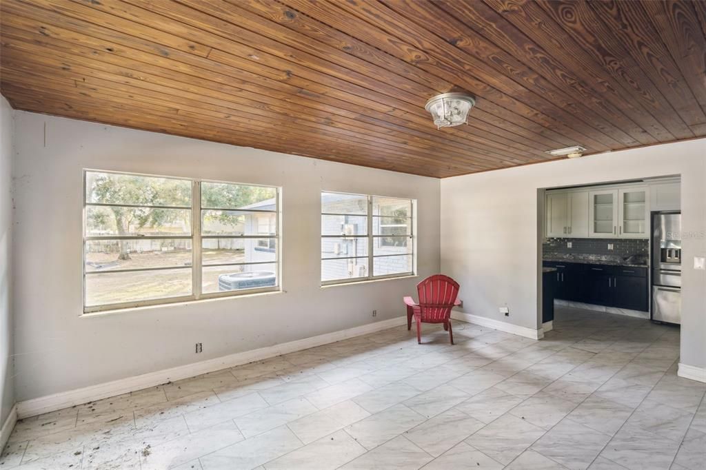 For Sale: $350,000 (3 beds, 1 baths, 2250 Square Feet)