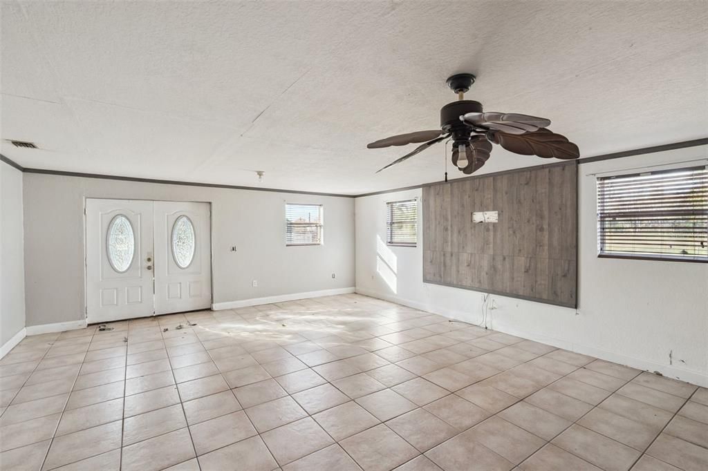 For Sale: $350,000 (3 beds, 1 baths, 2250 Square Feet)