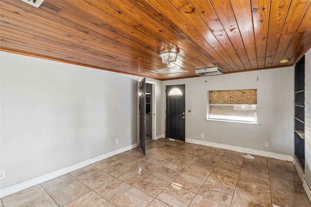 For Sale: $350,000 (3 beds, 1 baths, 2250 Square Feet)