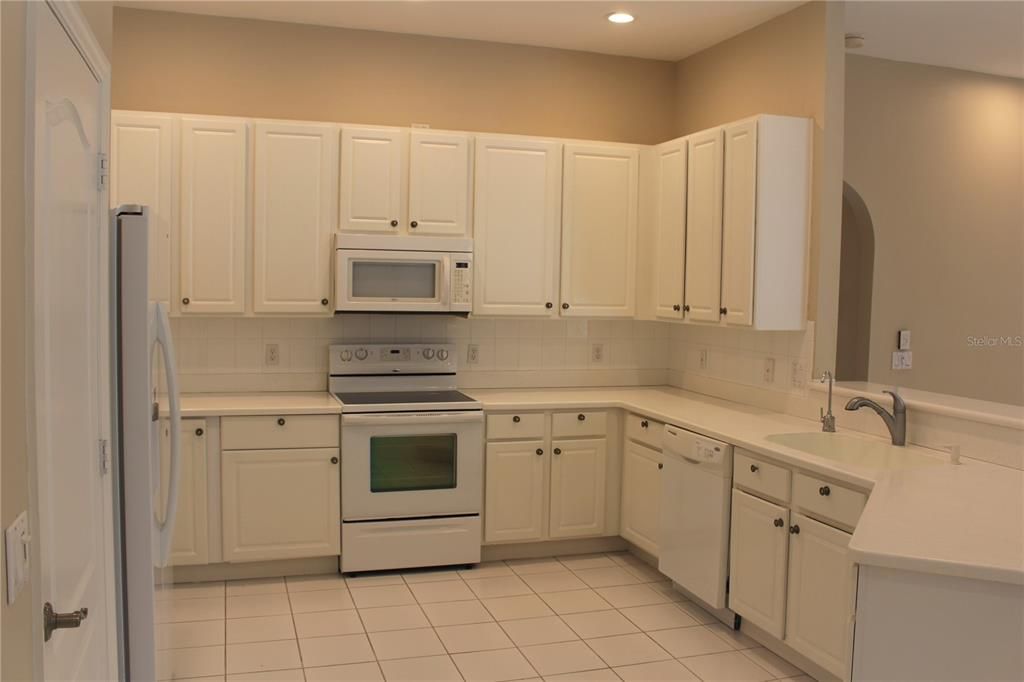 For Rent: $3,850 (3 beds, 2 baths, 1977 Square Feet)