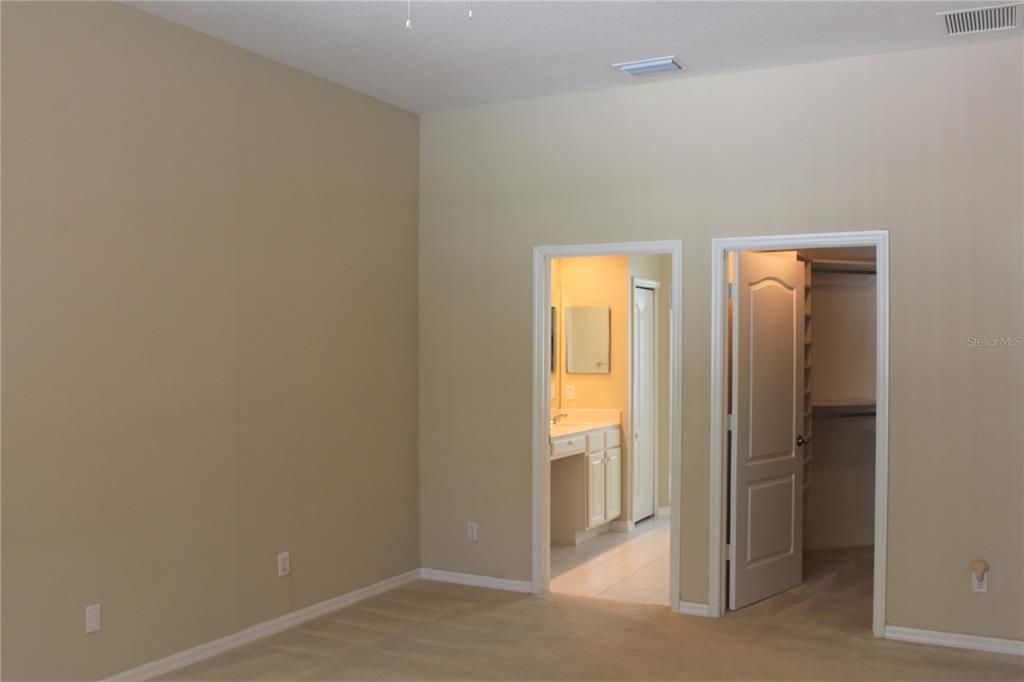 For Rent: $3,850 (3 beds, 2 baths, 1977 Square Feet)