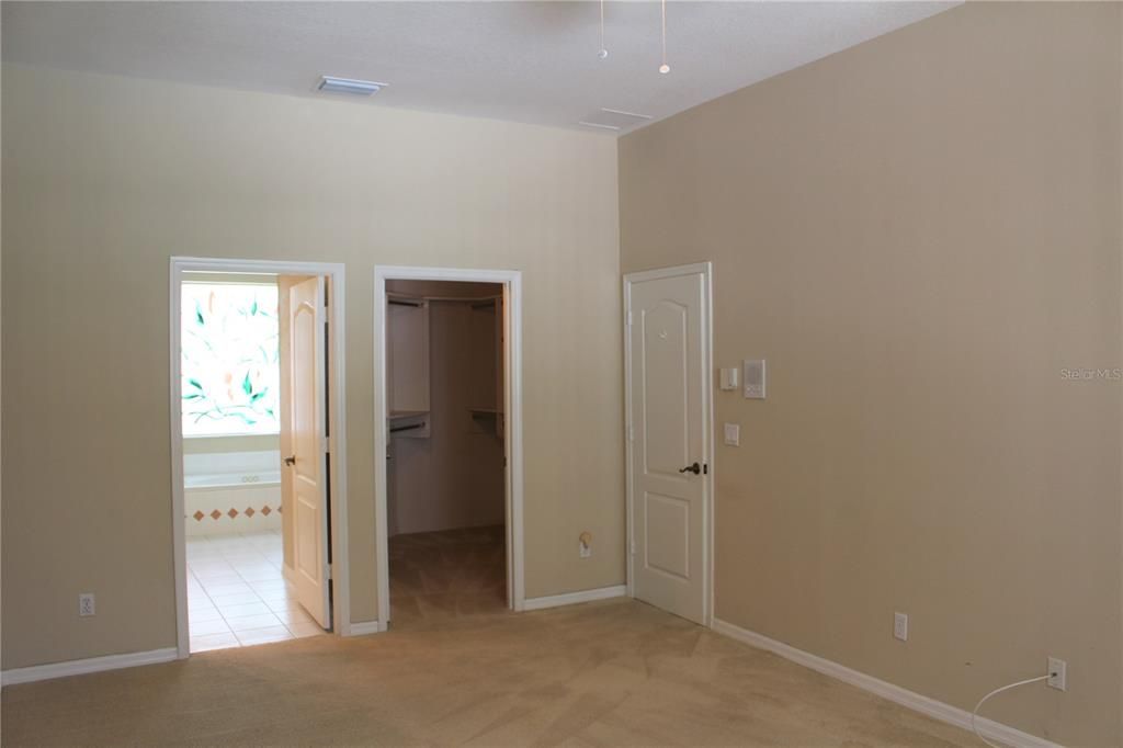 For Rent: $3,850 (3 beds, 2 baths, 1977 Square Feet)