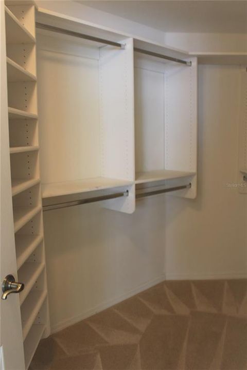 For Rent: $3,850 (3 beds, 2 baths, 1977 Square Feet)