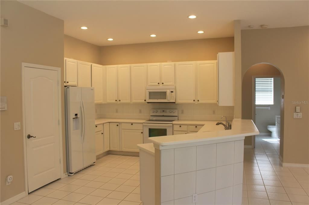 For Rent: $3,850 (3 beds, 2 baths, 1977 Square Feet)