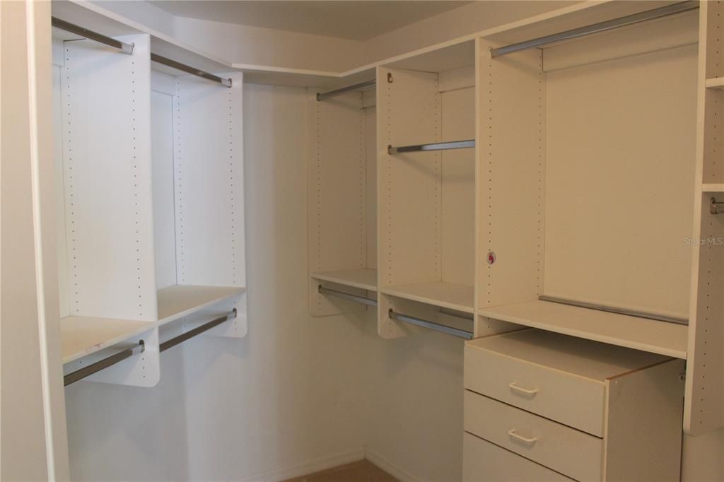 For Rent: $3,850 (3 beds, 2 baths, 1977 Square Feet)