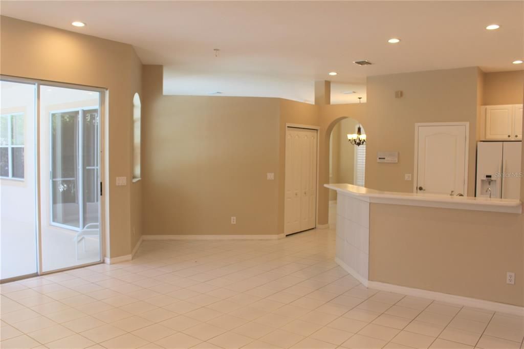 For Rent: $3,850 (3 beds, 2 baths, 1977 Square Feet)