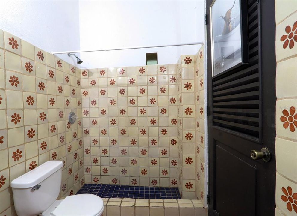 For Rent: $3,000 (3 beds, 1 baths, 1000 Square Feet)