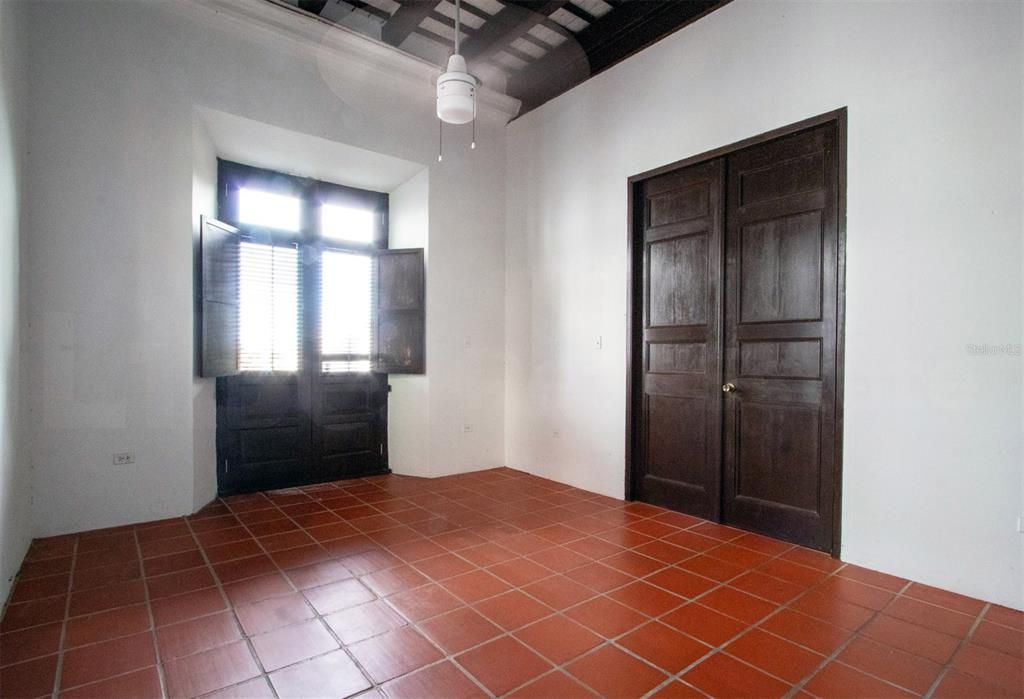 For Rent: $3,000 (3 beds, 1 baths, 1000 Square Feet)