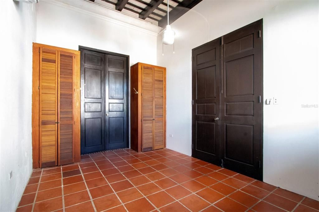 For Rent: $3,000 (3 beds, 1 baths, 1000 Square Feet)