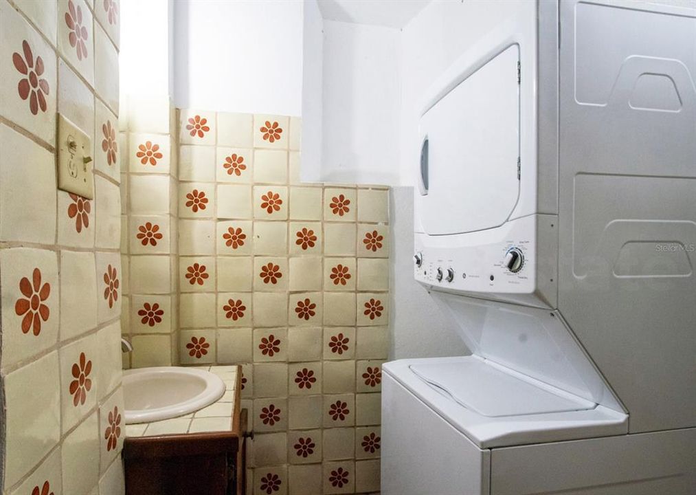 For Rent: $3,000 (3 beds, 1 baths, 1000 Square Feet)