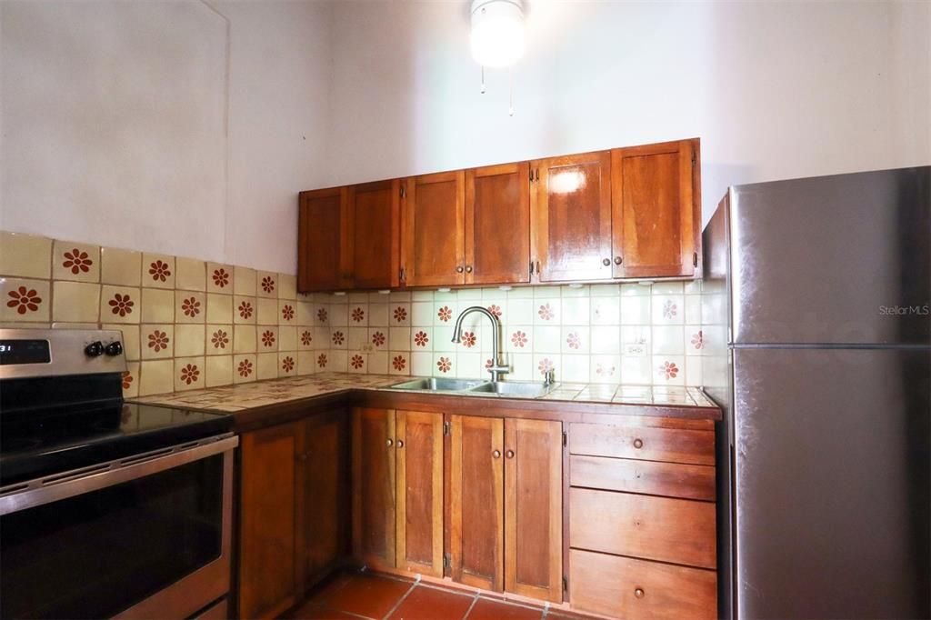 For Rent: $3,000 (3 beds, 1 baths, 1000 Square Feet)