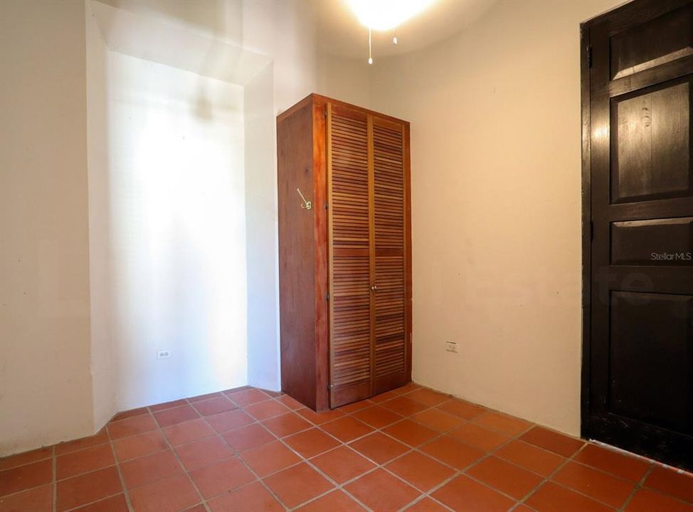 For Rent: $3,000 (3 beds, 1 baths, 1000 Square Feet)