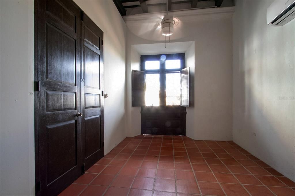 For Rent: $3,000 (3 beds, 1 baths, 1000 Square Feet)