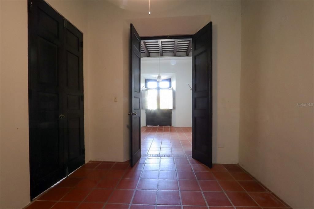 For Rent: $3,000 (3 beds, 1 baths, 1000 Square Feet)