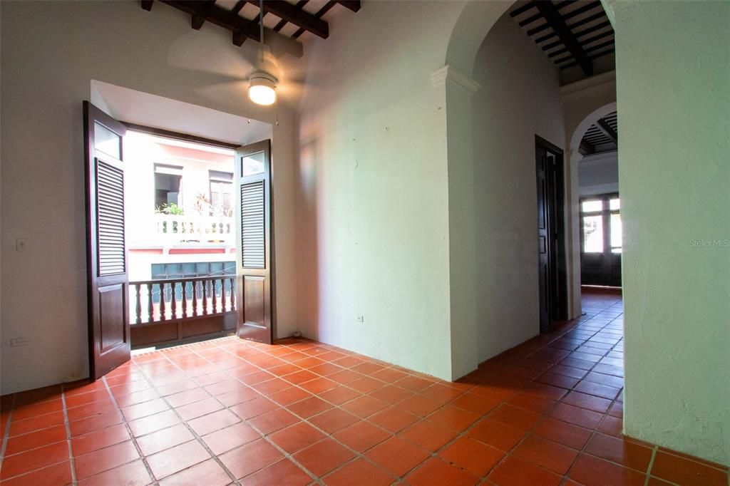 For Rent: $3,000 (3 beds, 1 baths, 1000 Square Feet)