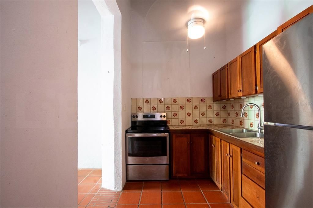 For Rent: $3,000 (3 beds, 1 baths, 1000 Square Feet)