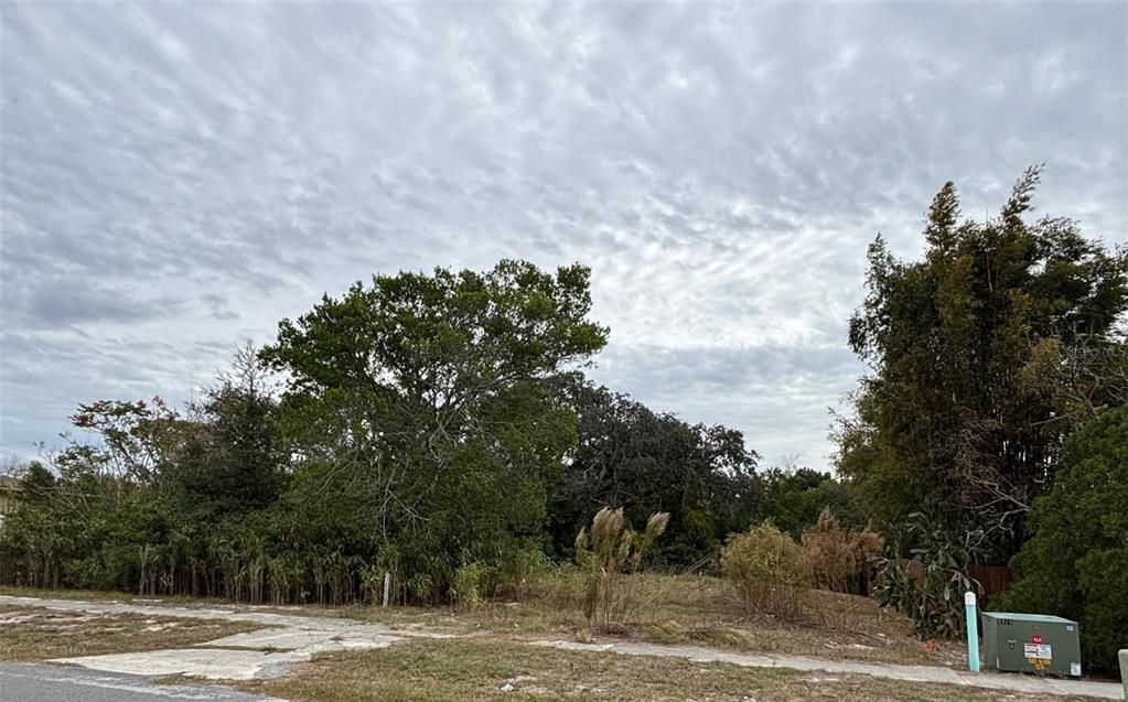 合同活跃: $59,000 (0.62 acres)