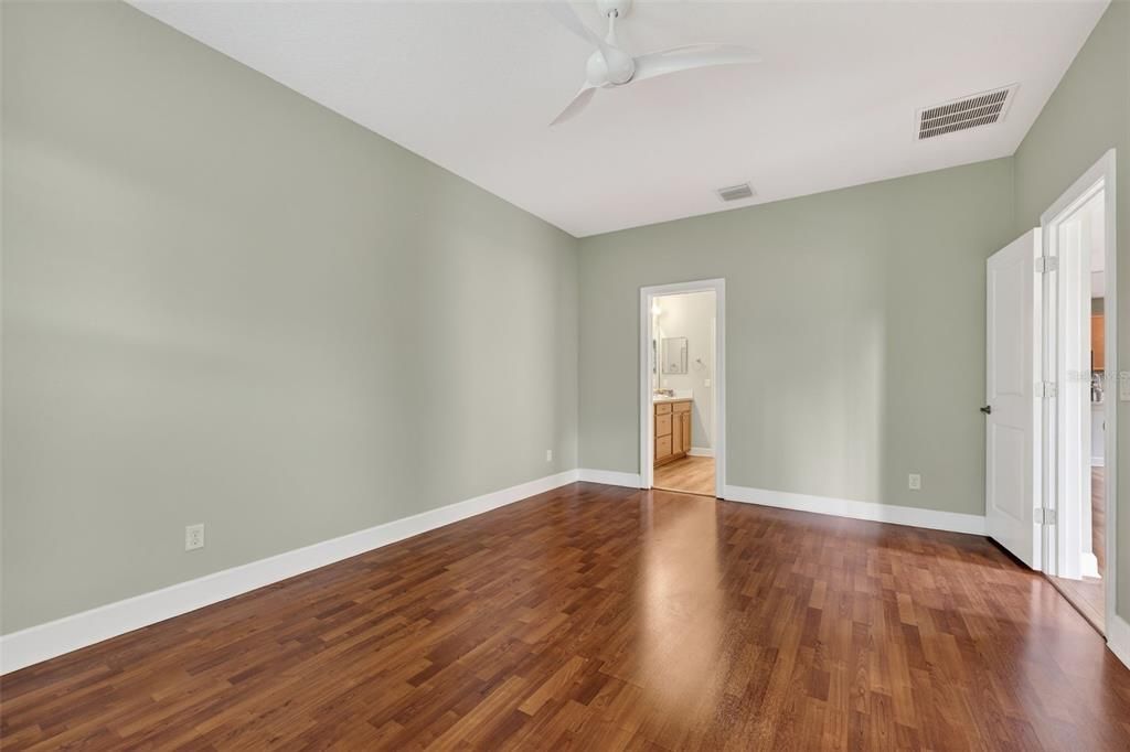 待售: $445,000 (2 贝兹, 2 浴室, 1700 平方英尺)