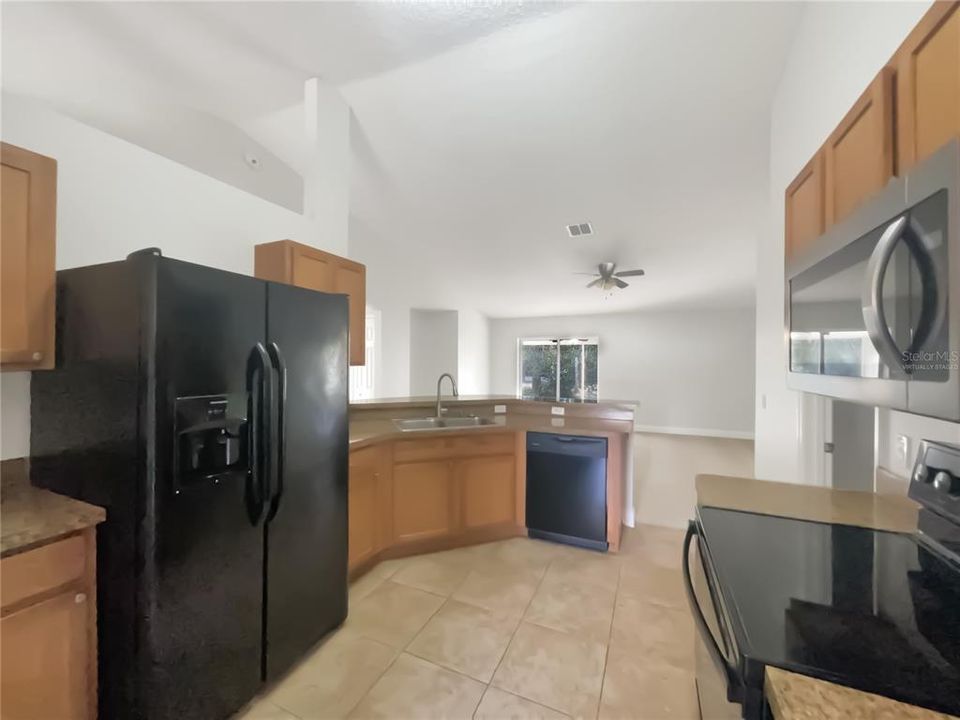 For Sale: $305,000 (3 beds, 2 baths, 1636 Square Feet)