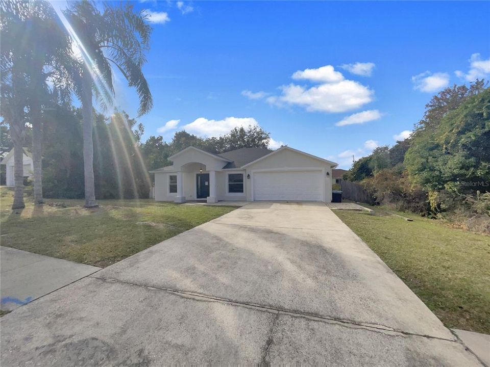 For Sale: $305,000 (3 beds, 2 baths, 1636 Square Feet)