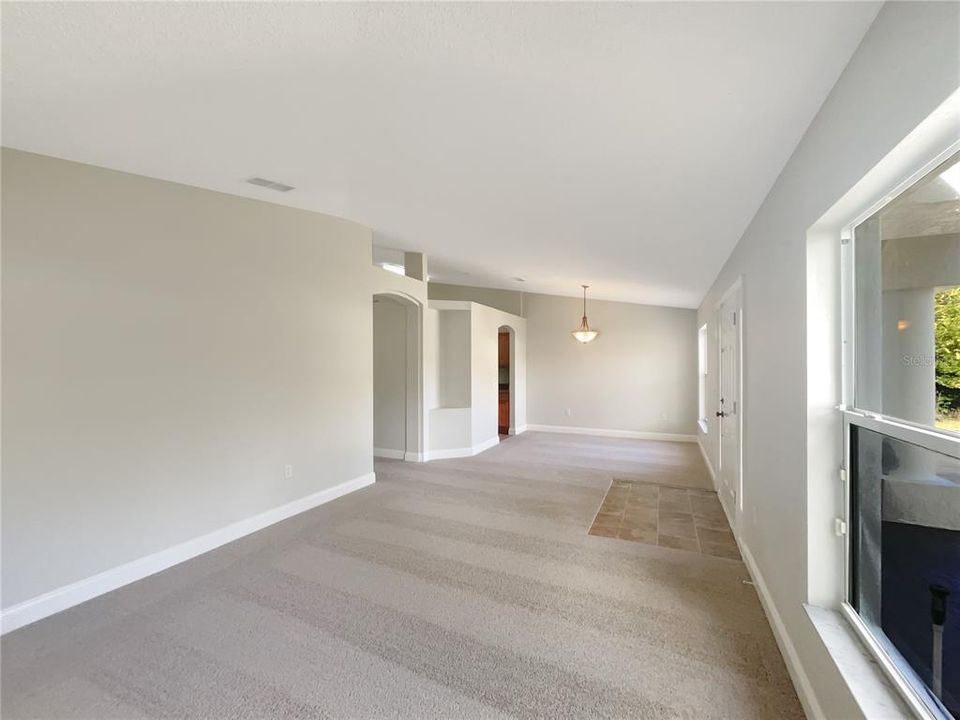 For Sale: $305,000 (3 beds, 2 baths, 1636 Square Feet)