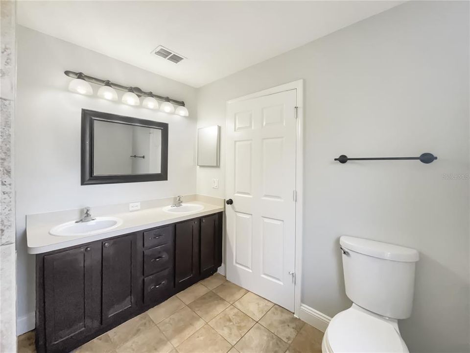 For Sale: $305,000 (3 beds, 2 baths, 1636 Square Feet)