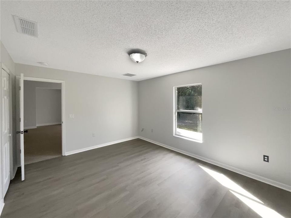 For Sale: $305,000 (3 beds, 2 baths, 1636 Square Feet)