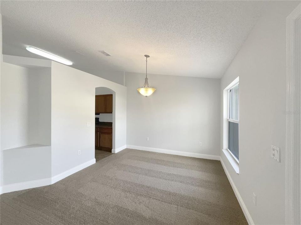 For Sale: $305,000 (3 beds, 2 baths, 1636 Square Feet)