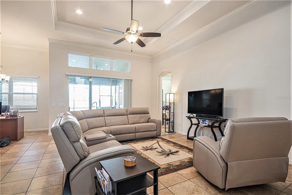 En Venta: $545,000 (4 camas, 3 baños, 2650 Pies cuadrados)