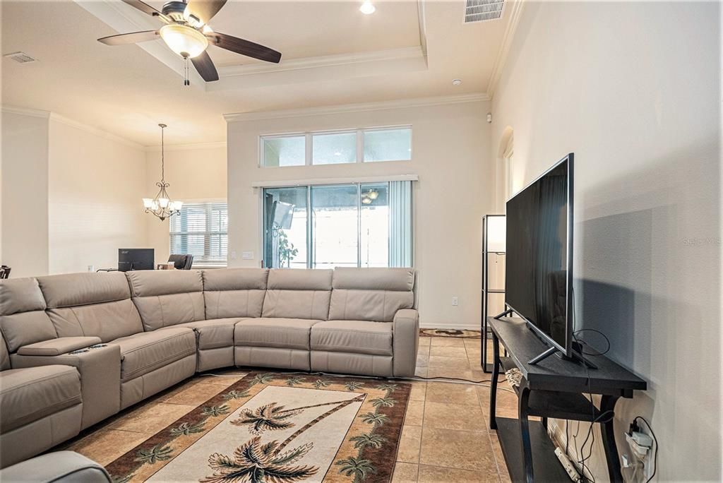 En Venta: $545,000 (4 camas, 3 baños, 2650 Pies cuadrados)