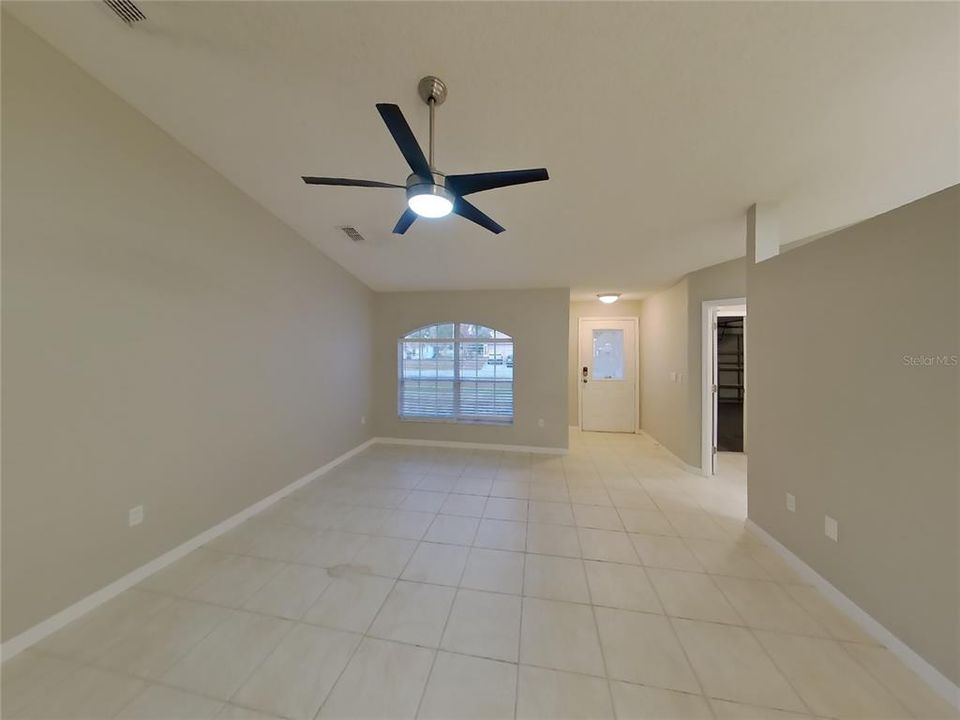 For Rent: $1,729 (3 beds, 2 baths, 1647 Square Feet)