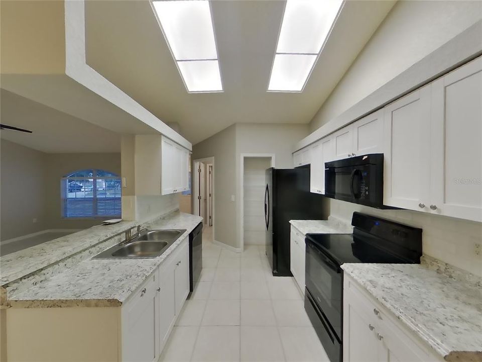 For Rent: $1,729 (3 beds, 2 baths, 1647 Square Feet)