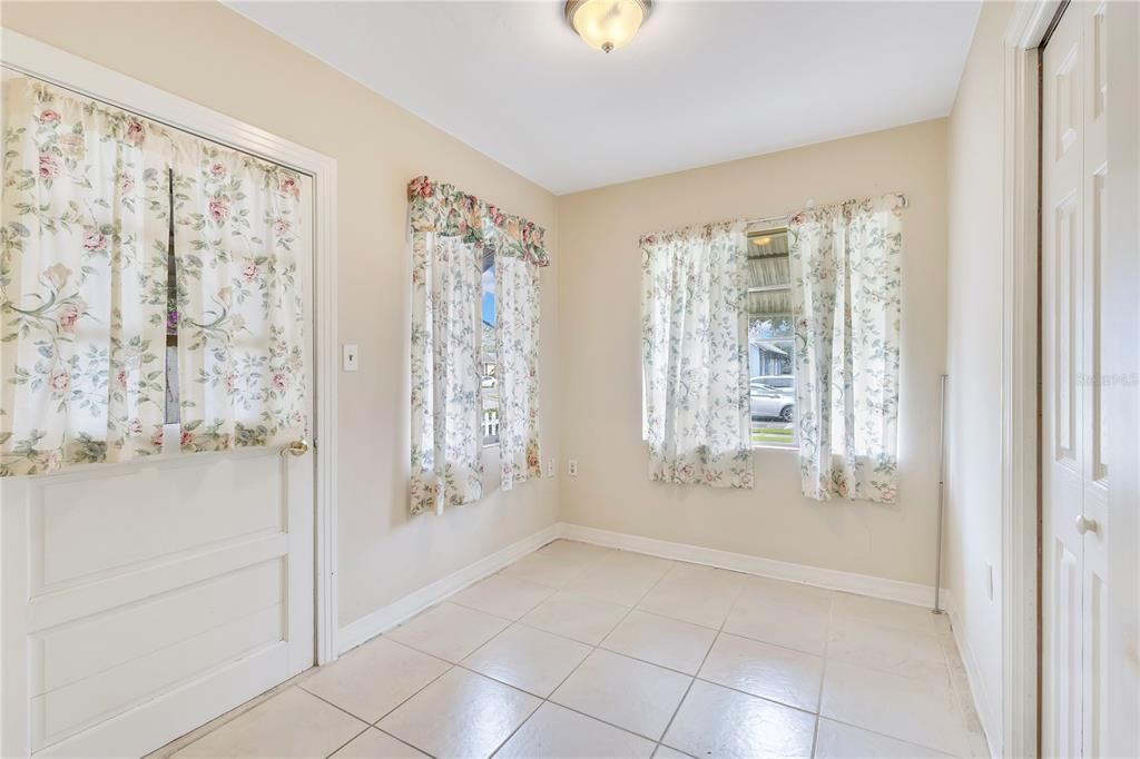 For Sale: $280,000 (3 beds, 1 baths, 1516 Square Feet)