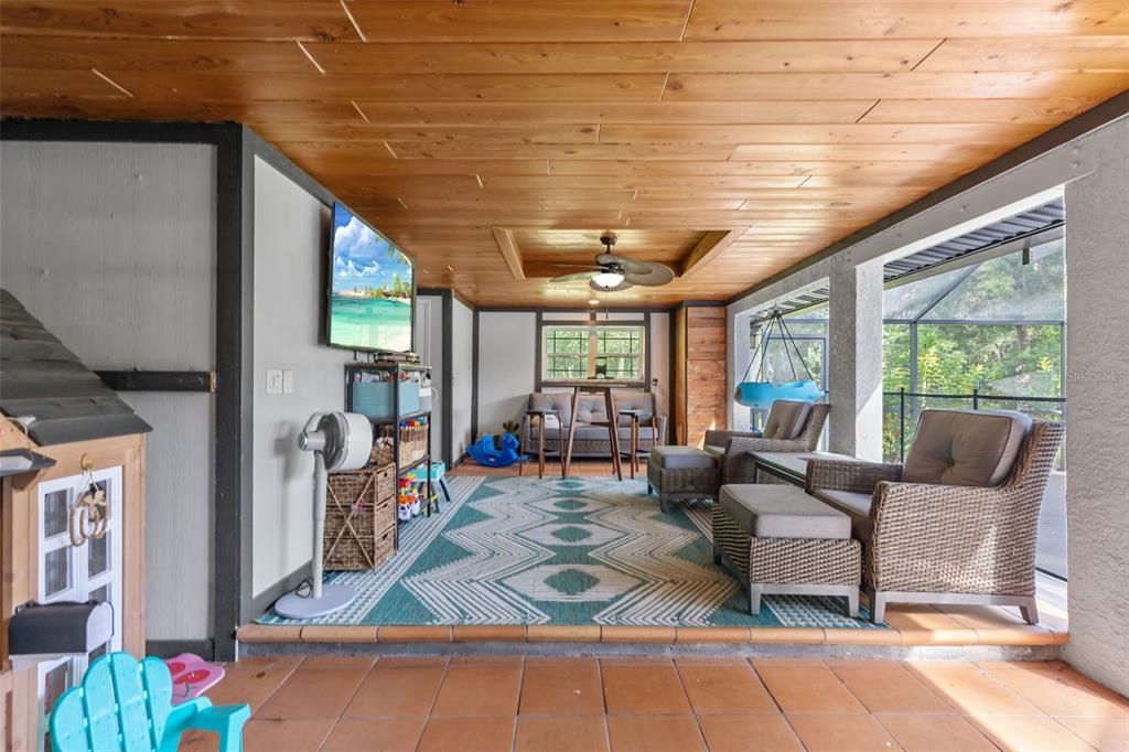 En Venta: $1,125,000 (5 camas, 3 baños, 3947 Pies cuadrados)