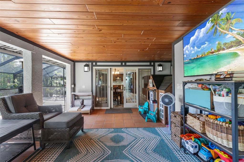 En Venta: $1,125,000 (5 camas, 3 baños, 3947 Pies cuadrados)