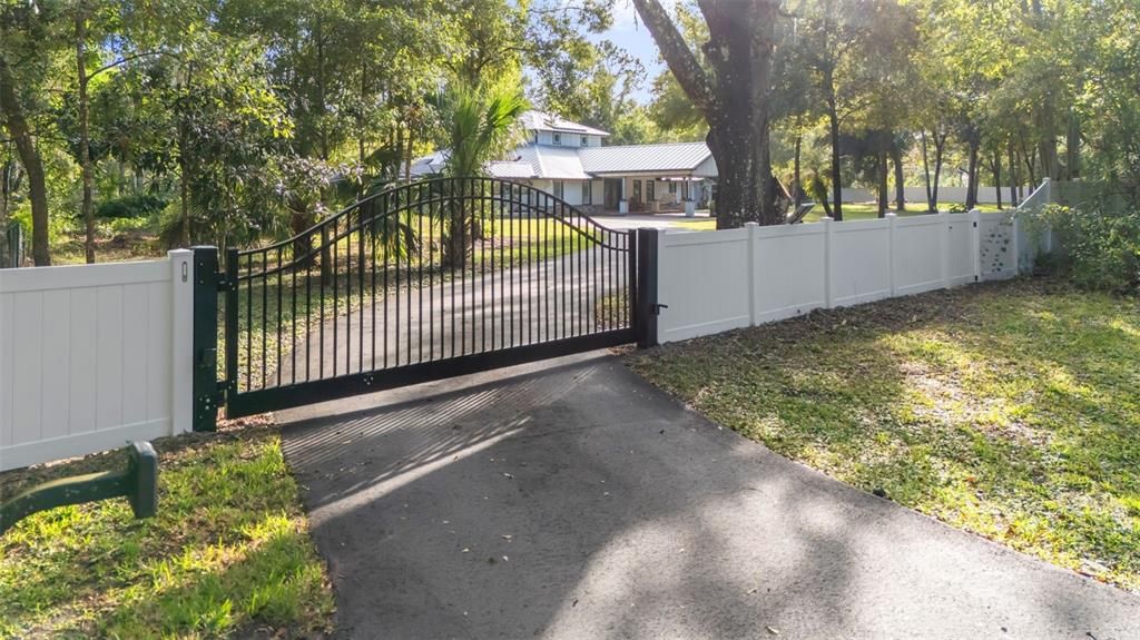 En Venta: $1,125,000 (5 camas, 3 baños, 3947 Pies cuadrados)