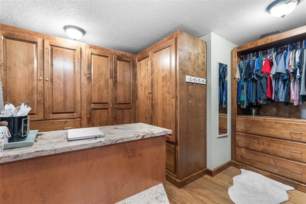 En Venta: $1,125,000 (5 camas, 3 baños, 3947 Pies cuadrados)