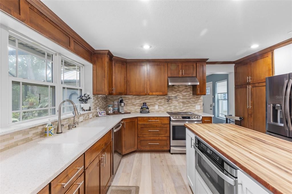 En Venta: $1,125,000 (5 camas, 3 baños, 3947 Pies cuadrados)