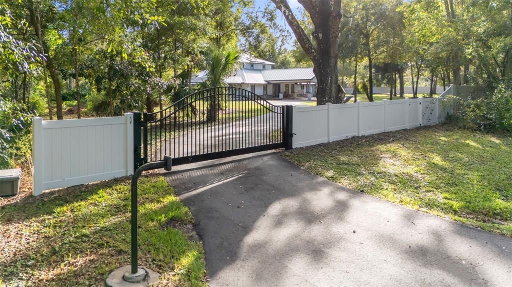 En Venta: $1,125,000 (5 camas, 3 baños, 3947 Pies cuadrados)