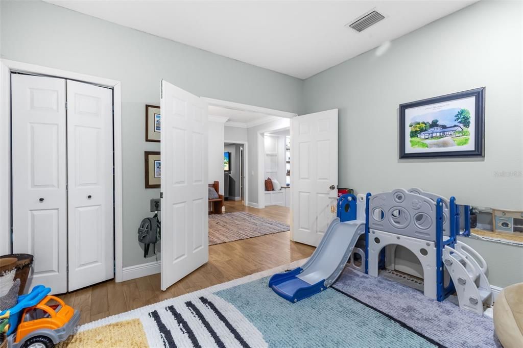 En Venta: $1,125,000 (5 camas, 3 baños, 3947 Pies cuadrados)