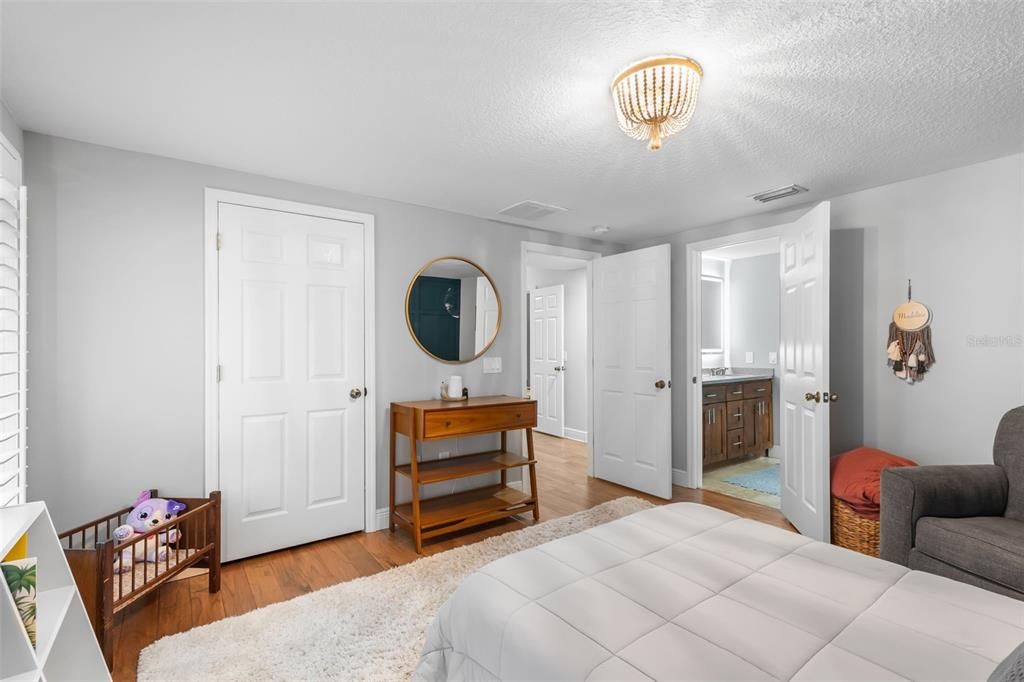 En Venta: $1,125,000 (5 camas, 3 baños, 3947 Pies cuadrados)