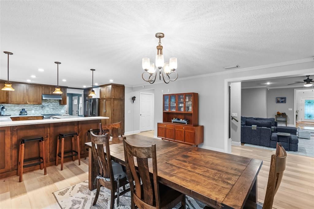 En Venta: $1,125,000 (5 camas, 3 baños, 3947 Pies cuadrados)