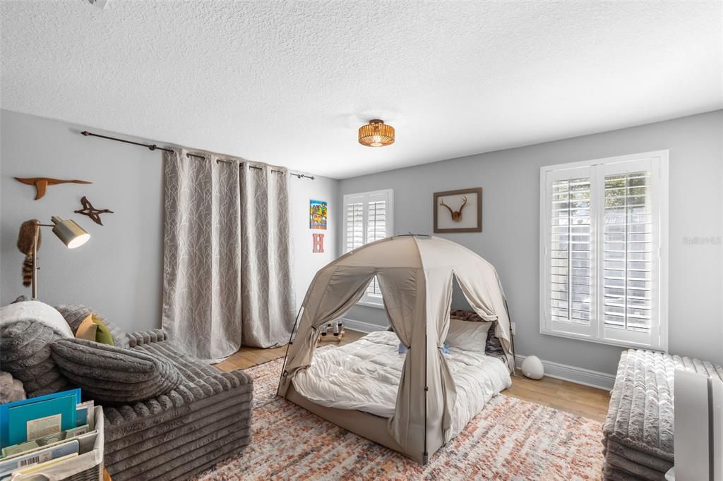 En Venta: $1,125,000 (5 camas, 3 baños, 3947 Pies cuadrados)