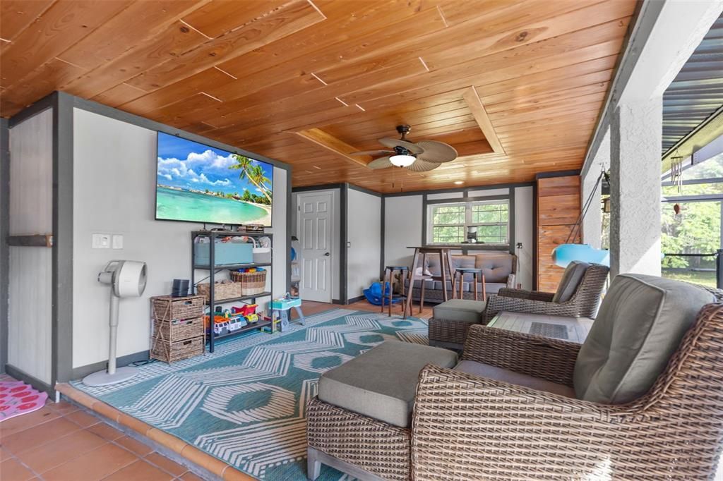 En Venta: $1,125,000 (5 camas, 3 baños, 3947 Pies cuadrados)