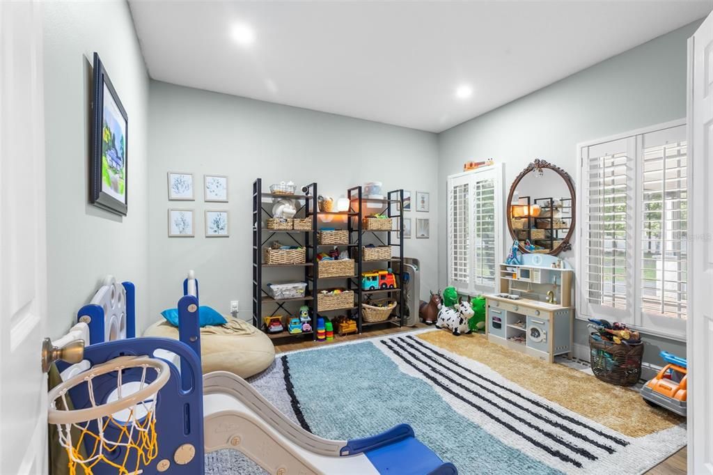 En Venta: $1,125,000 (5 camas, 3 baños, 3947 Pies cuadrados)