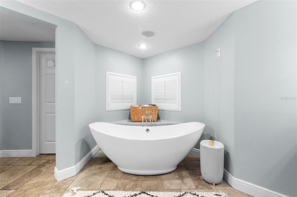 En Venta: $1,125,000 (5 camas, 3 baños, 3947 Pies cuadrados)